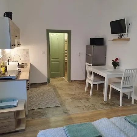 Holling Apartman Fertoboz Exterior photo